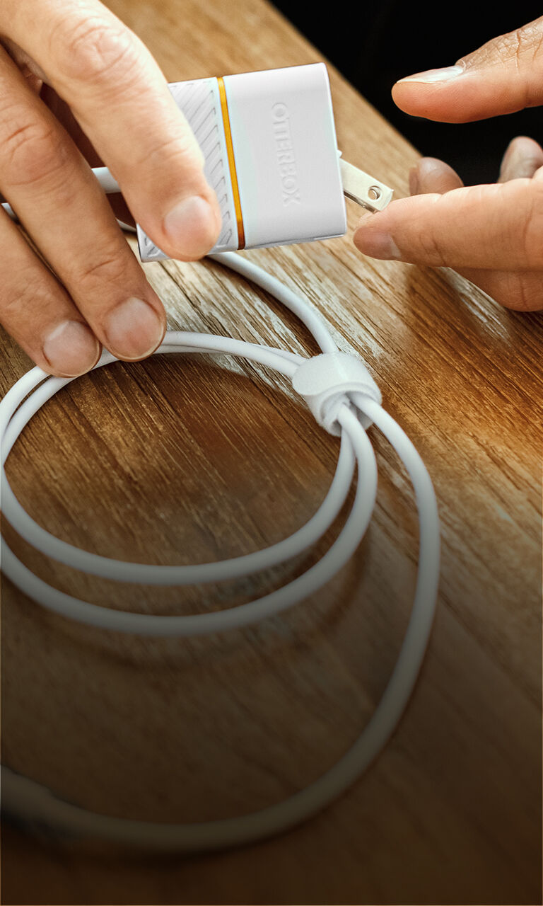 White USB-C charging cable and wall charger for Samsung Galaxy phones